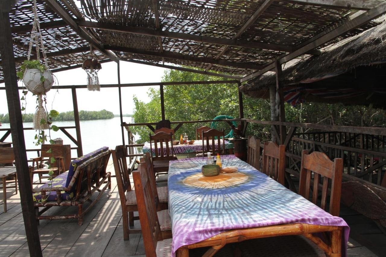 Bintang Bolong Lodge Exterior foto